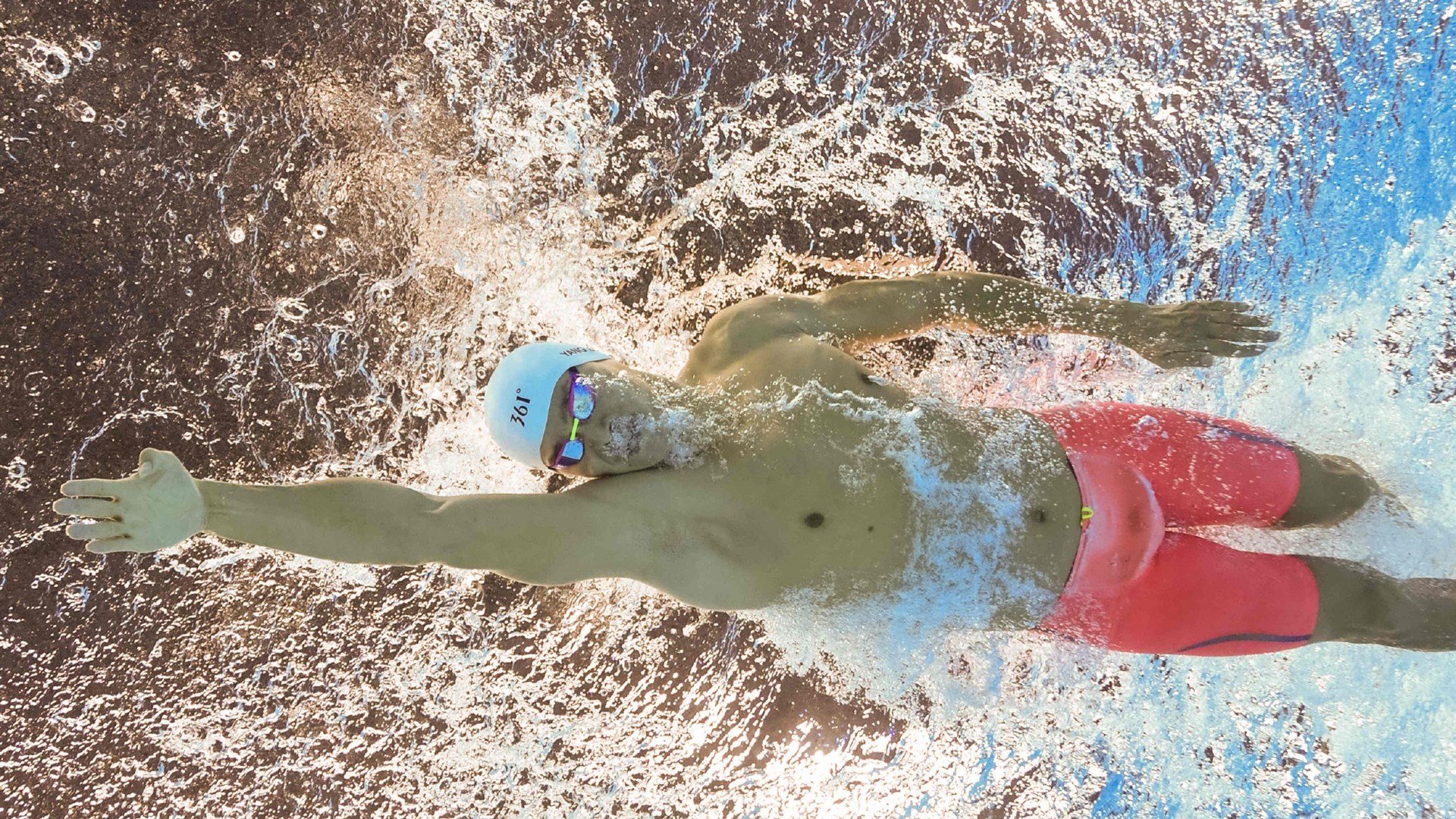 “英超场面火爆，球迷热情高涨”，zaker 英超