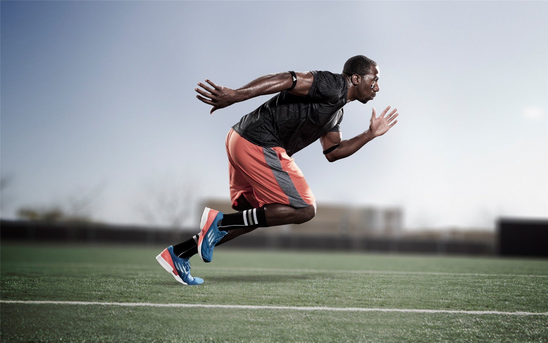 “英超大戏持续，争冠队伍步步为营”，英超球队能争取哪些冠军