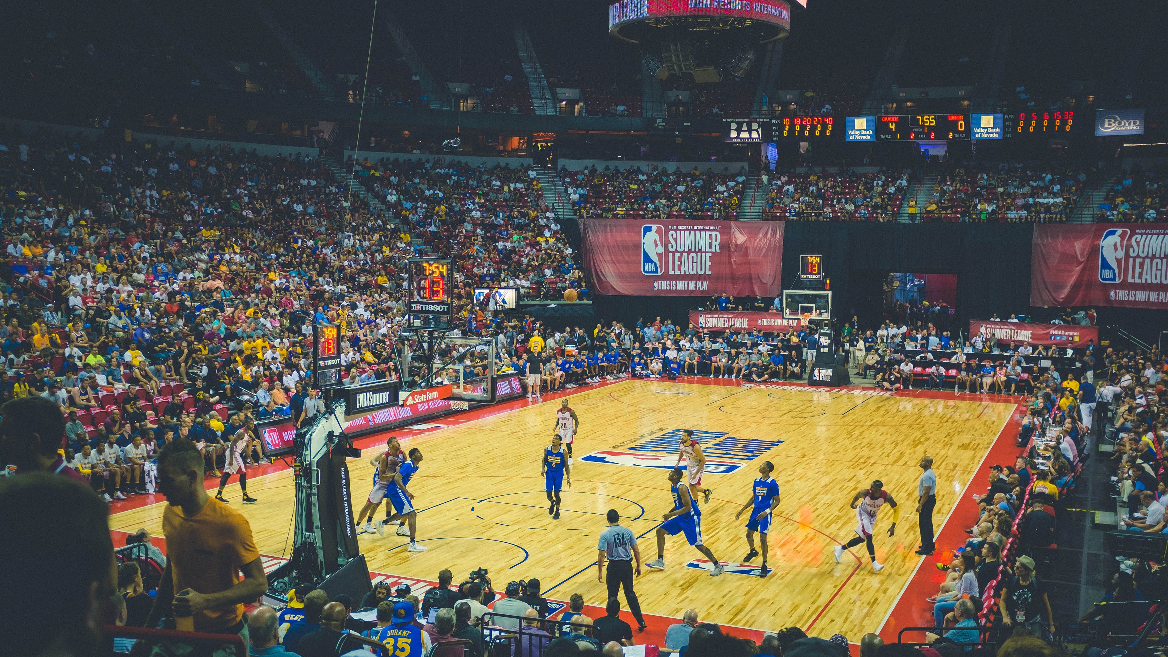 赛季大事件盘点：最令人难忘的五大瞬间，赛季比赛